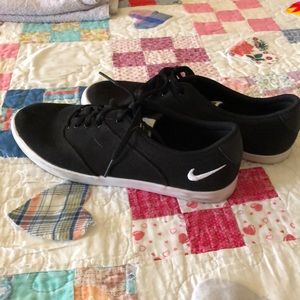 Nike Black Tennis Shoes